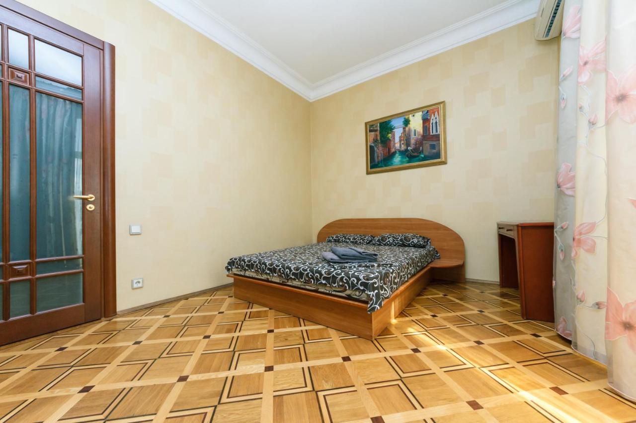 Квартира На Крещатике Kiev Esterno foto