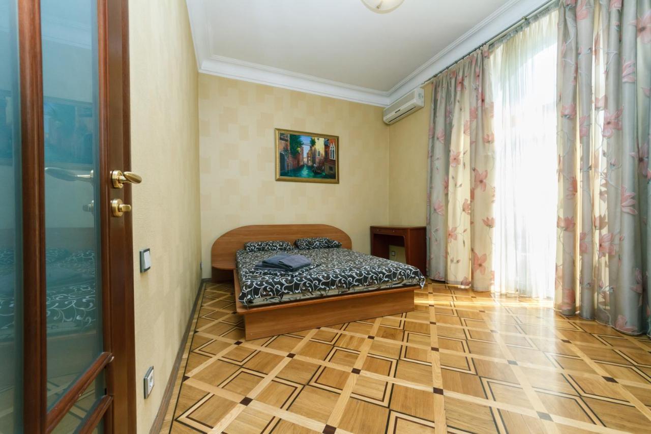 Квартира На Крещатике Kiev Esterno foto