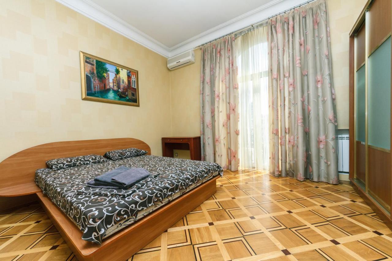 Квартира На Крещатике Kiev Esterno foto